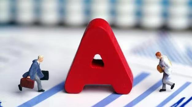 【 】  今日，光伏板块集体下挫，多家光伏上市公司股价跌超5%。消息面上，今日早