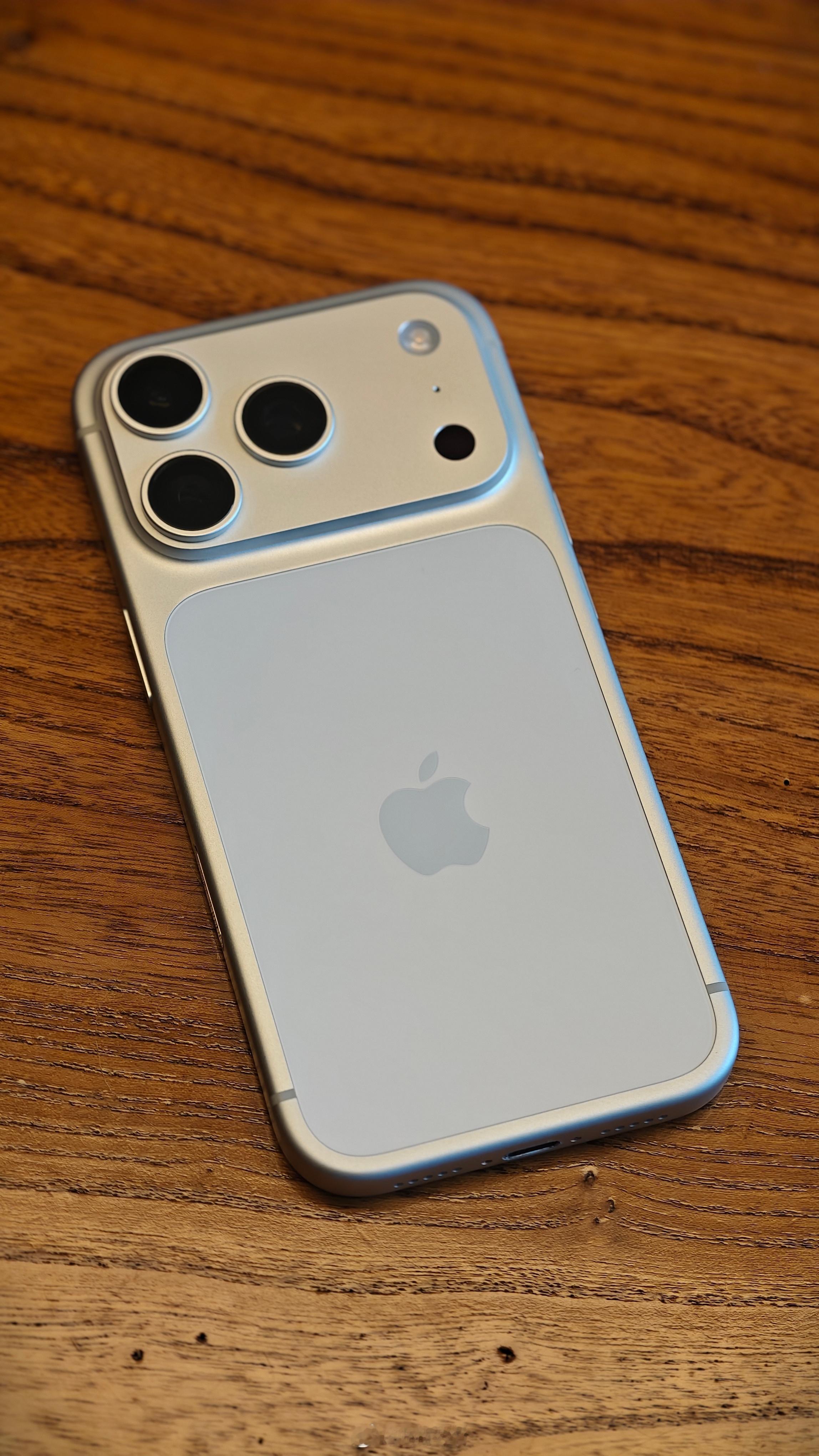 我这个闲置的iPhone 17 Pro准备卖了。但是我突发奇想，准备用两天这玩意
