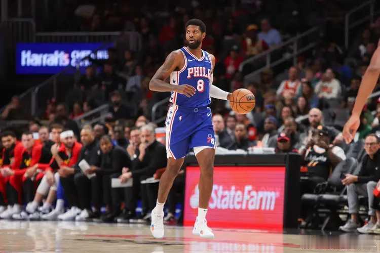 02月01日据报道，保罗-乔治因为违反了NBA的禁毒政策被处以长期禁赛。来自ES