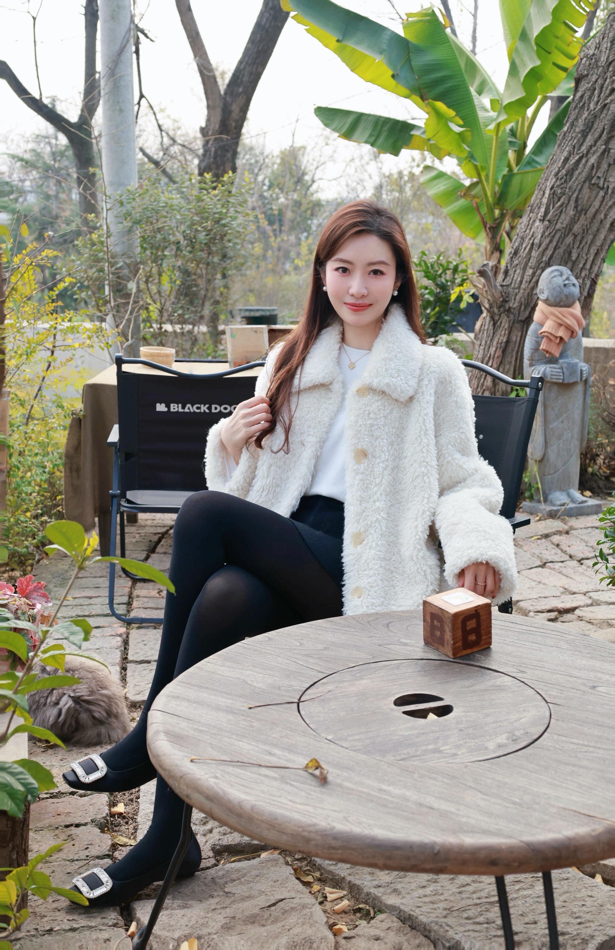 你爱的歌我反复听.