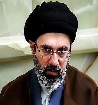 最近网传了一段关于伊朗反间谍风暴的纪实，看得人后背直冒冷汗。
德黑兰砸了上百亿美