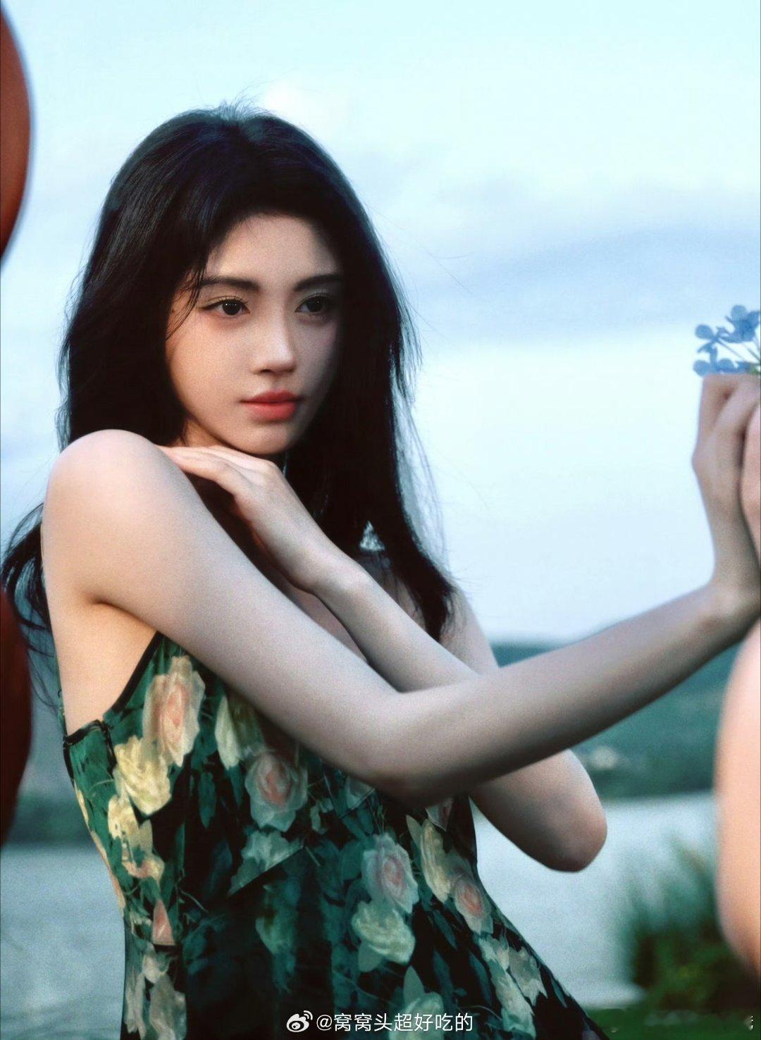 鞠婧祎更新，我的头像素材库也可以更新了[馋嘴] ​​​