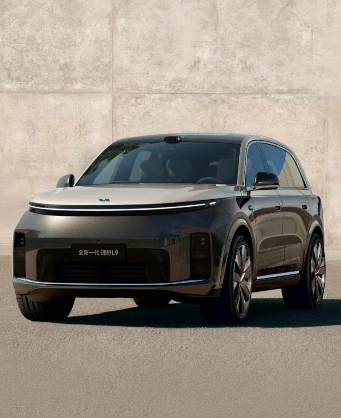 看到理想销售都在发“具身智能旗舰SUV”。全新一代理想L9最贵Livis版本一举