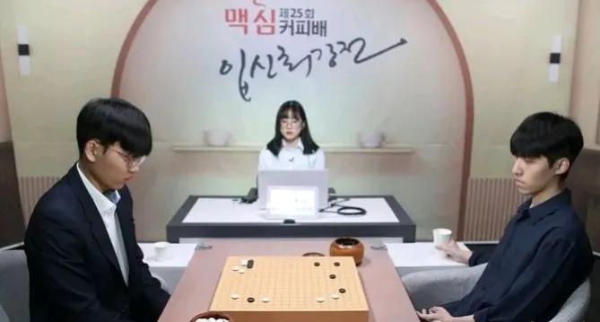 申工智能∽蝉联麦馨杯~获今年首冠




韩国第25届麦馨杯九段战三番棋决赛申真