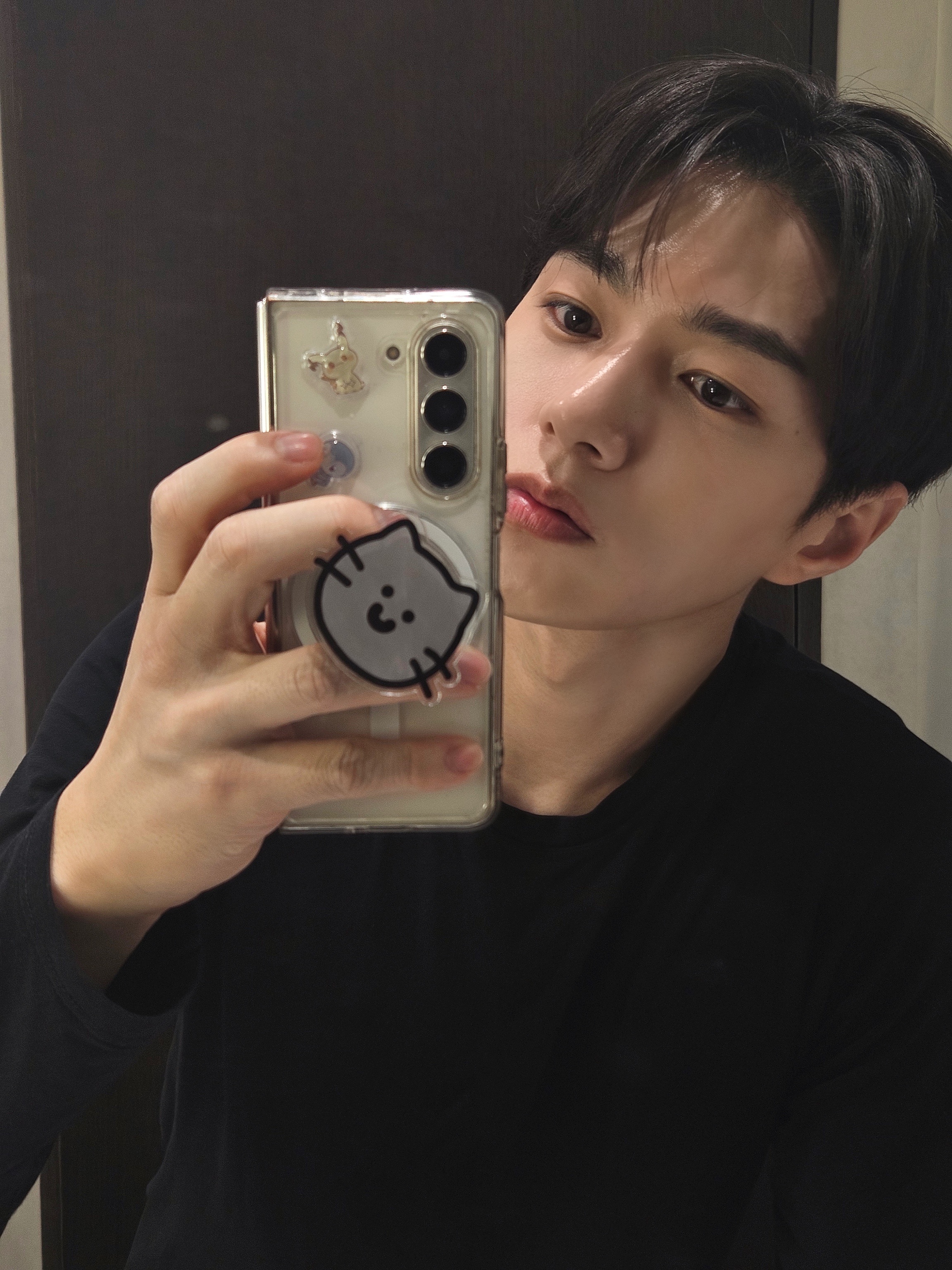 今日公开的INFINITE金明洙自拍照 