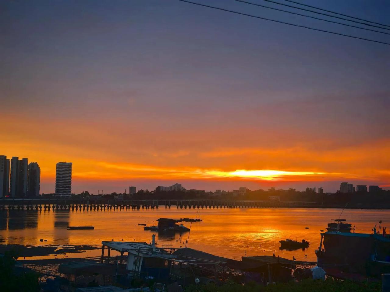 家楼下的夕阳好治愈
大自然的美景除了很治愈
还能包容你的所有。