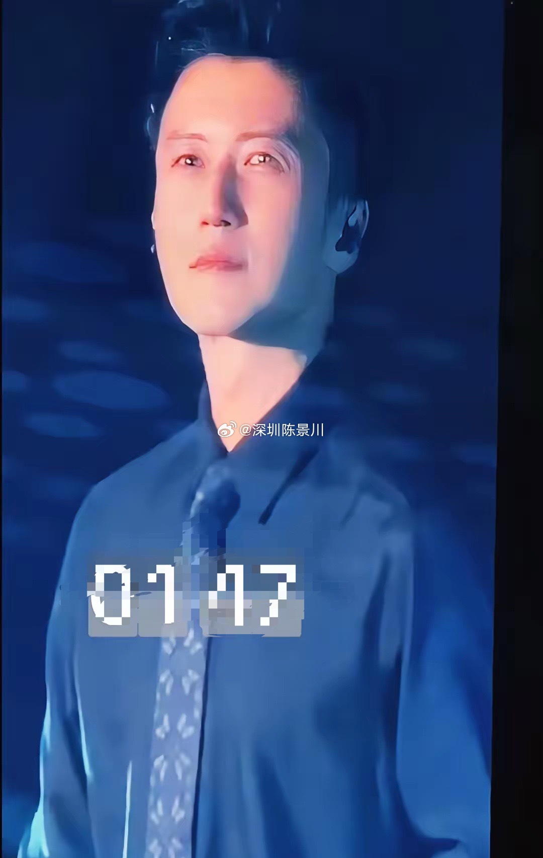 果然，谢霆锋还是在演唱会上哭了，不是因为亲爹刚走，而是因为全场粉丝们很多都穿上了