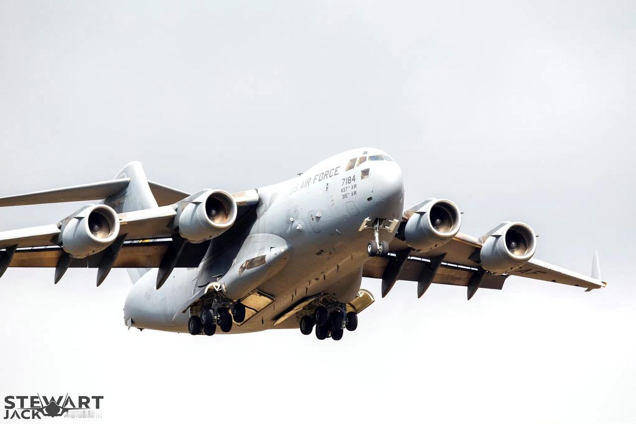 老美：C-17环球霸王助我成为环球霸王！
波音C-17环球霸王III是美国空军研