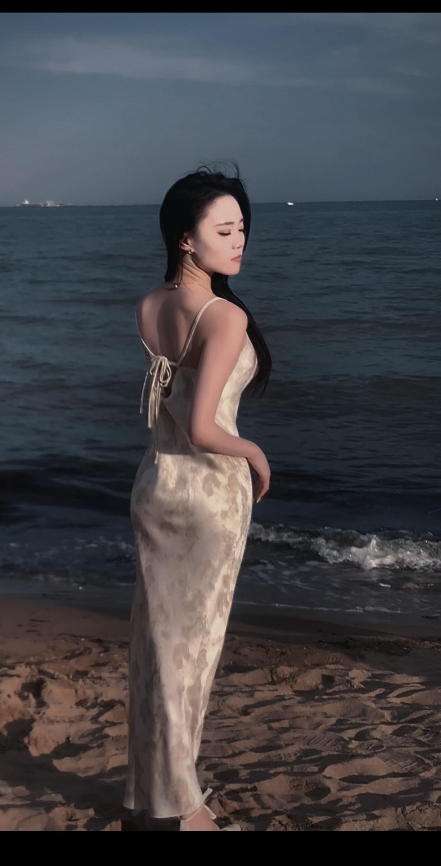 这背不拔罐可惜吗？  海边