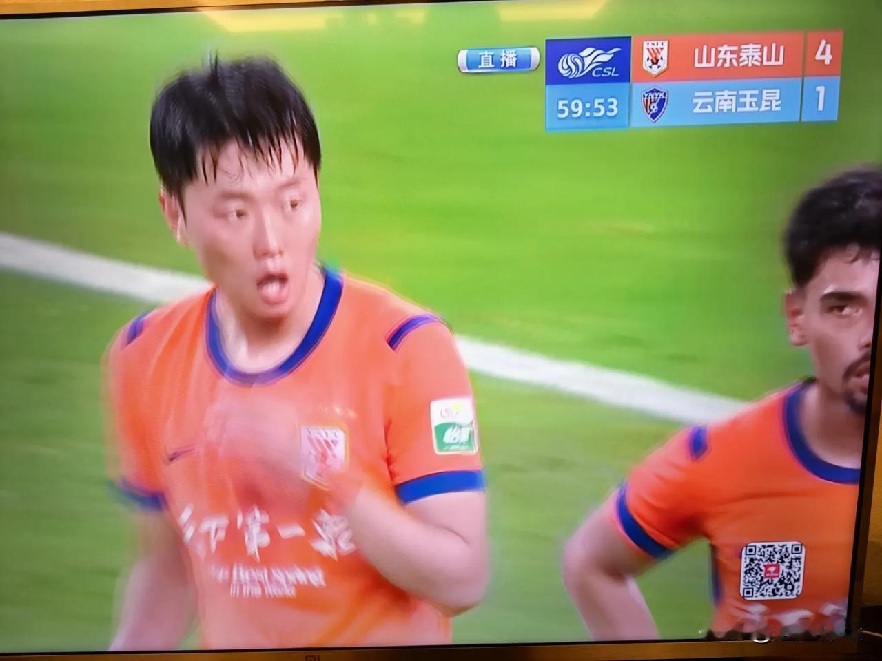 中超劲旅云南玉昆在山东泰山的主场竟然被连灌4球！目前1：4落后山东泰山，太不可思