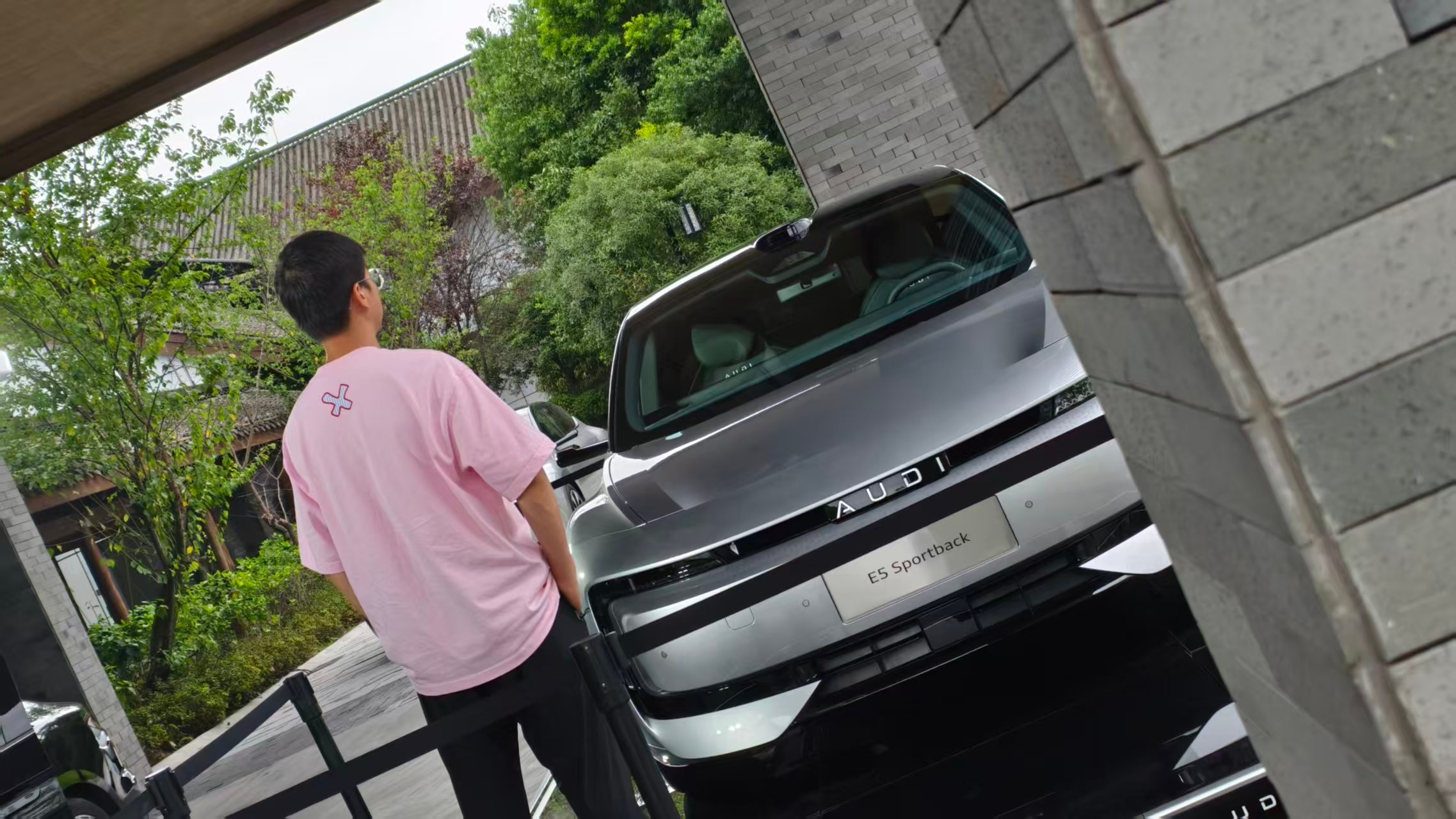 9月16日奥迪E5先锋上市不仅主流合资转型加速主流豪华品牌在这个时代，也开始迈上