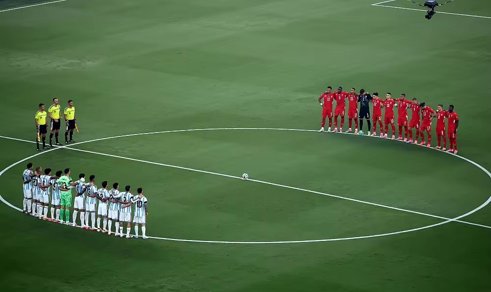 世界排名前4球队均晋级世界杯4强阿根廷队3比1战胜瑞士队挺进4强，时隔36年，世