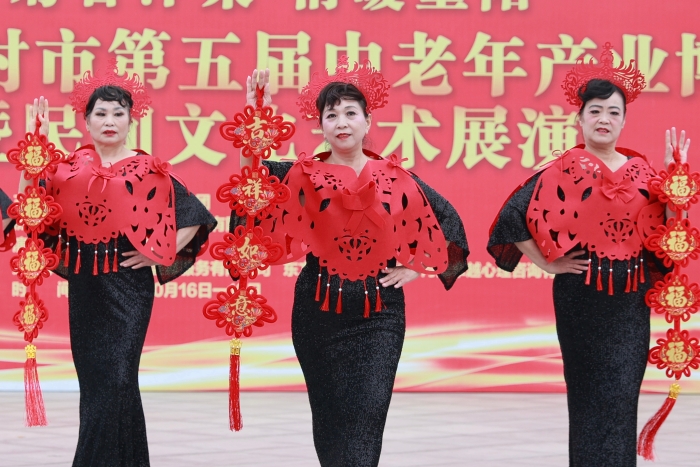 银龄展风采 舞台绽芳华