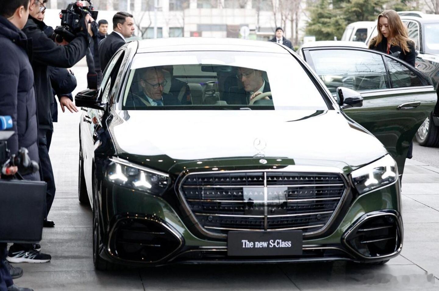 德国总理抱怨中国出口的商品又多又便宜，说这样会把欧盟产业挤兑死，认为这样的贸易不