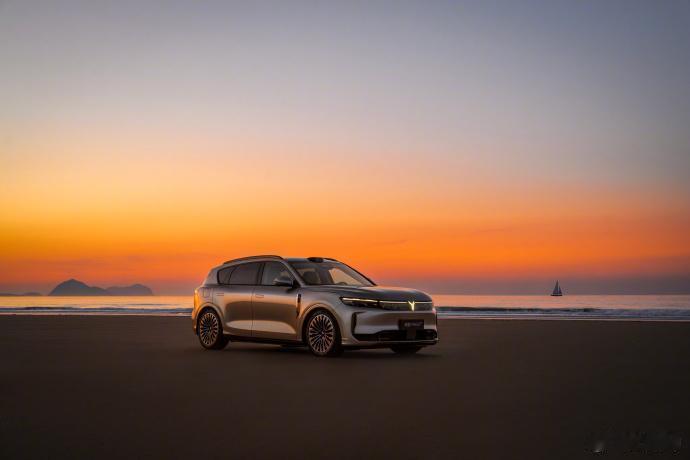 服务是买车的隐形豪华 说实话，上次暴雨天我在比亚迪4S店的经历彻底改变了我的认知