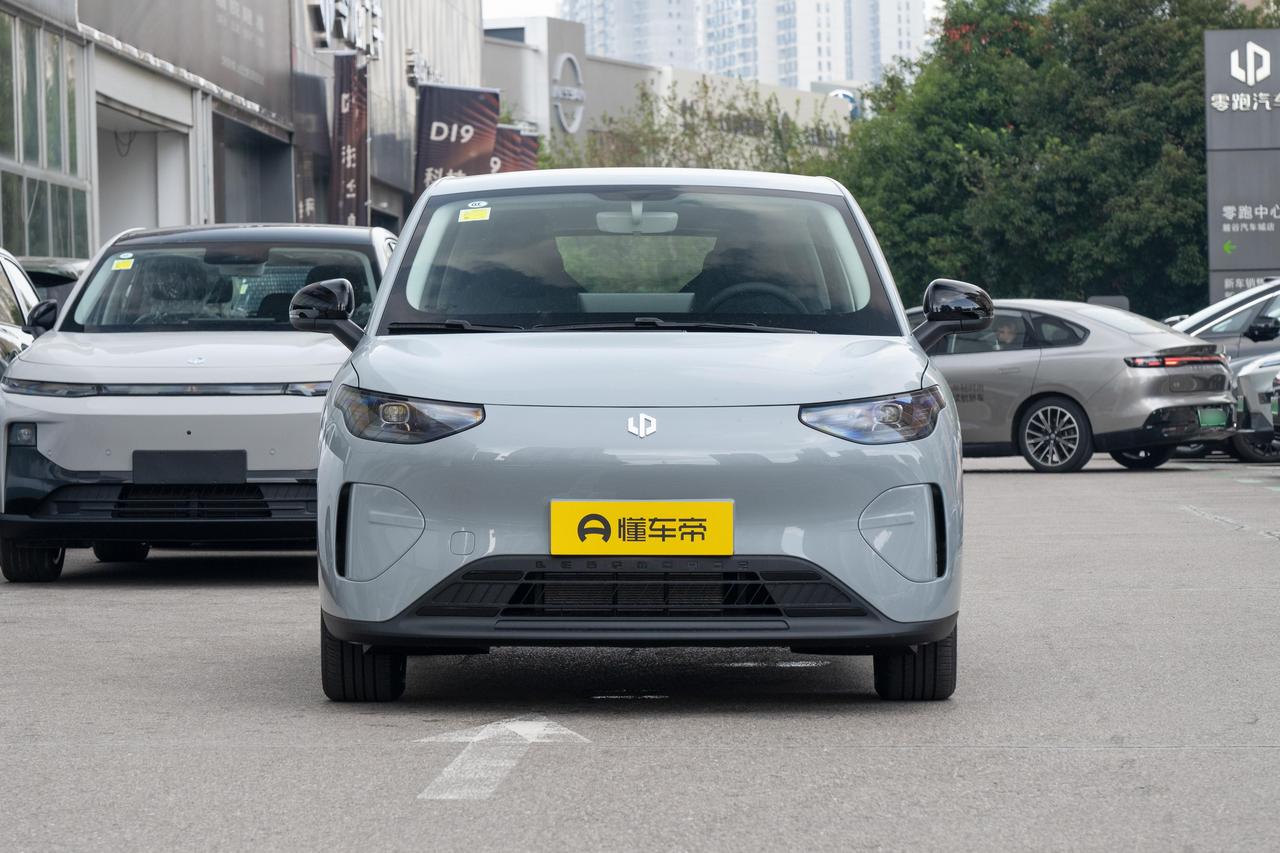推荐一款家用纯电小车：零跑A05
十万以内想选一台兼顾日常通勤、带娃出行的家用纯