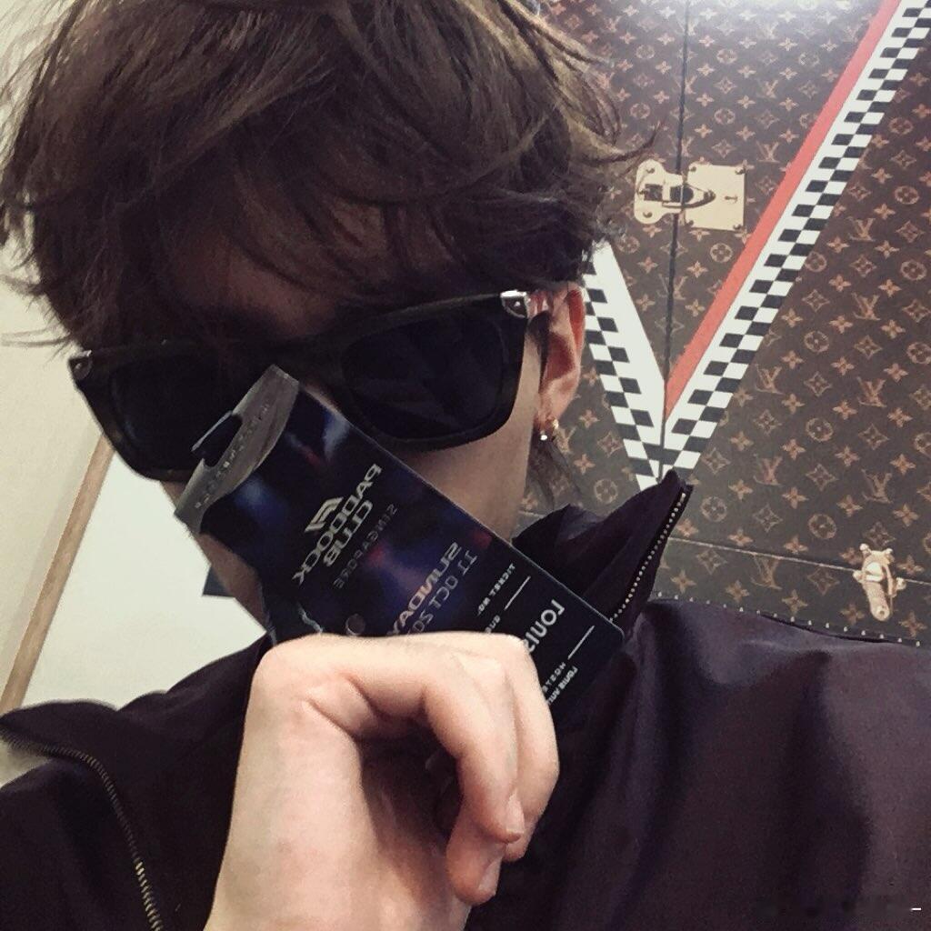 周翊然f1包厢观赛周翊然f1活动状态F1包厢观赛路透来袭🔥！周翊然f1包厢观赛