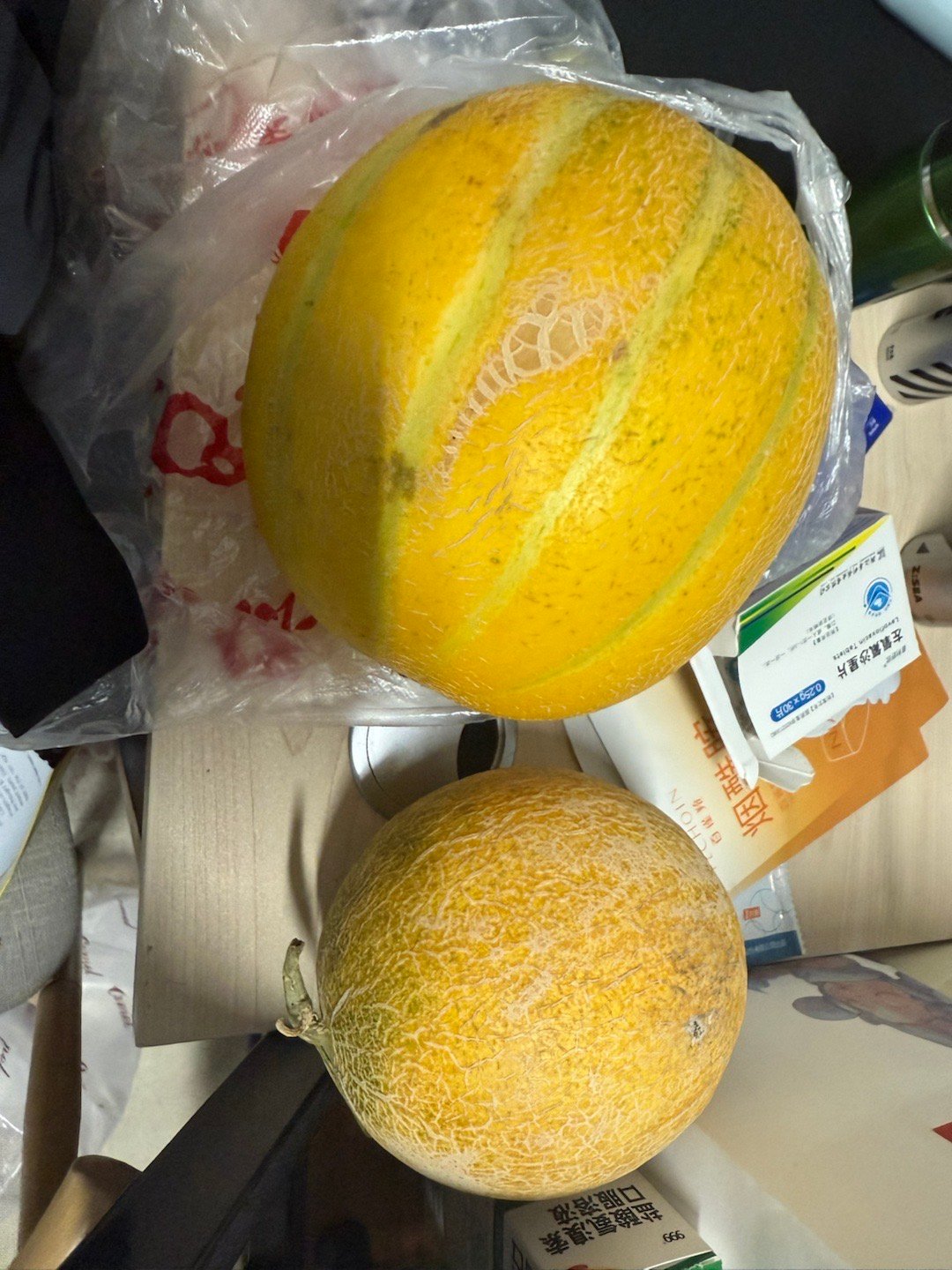 虽然负伤了，但是我把新疆的瓜扛回来了… 