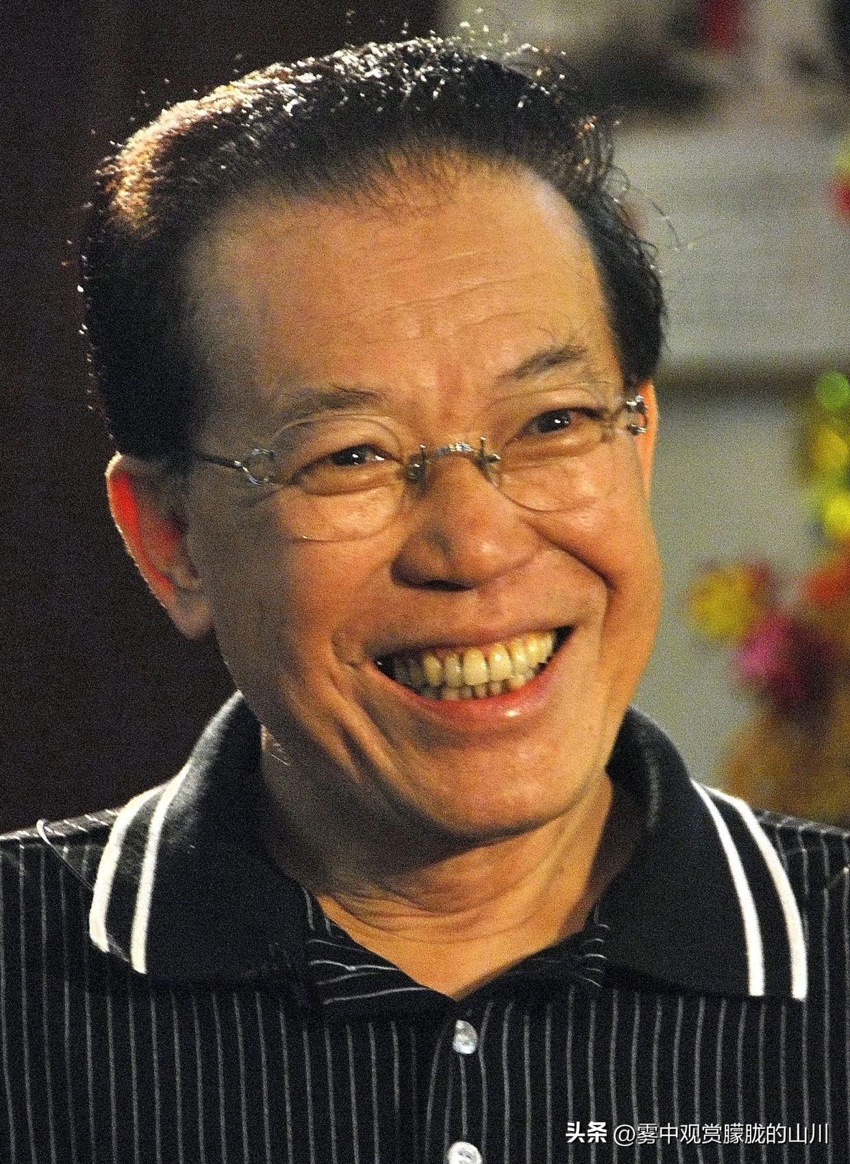 他出身书香，深耕技术一线，从工厂工人成长为地方主官，改革开放浪潮中敢闯敢干。
