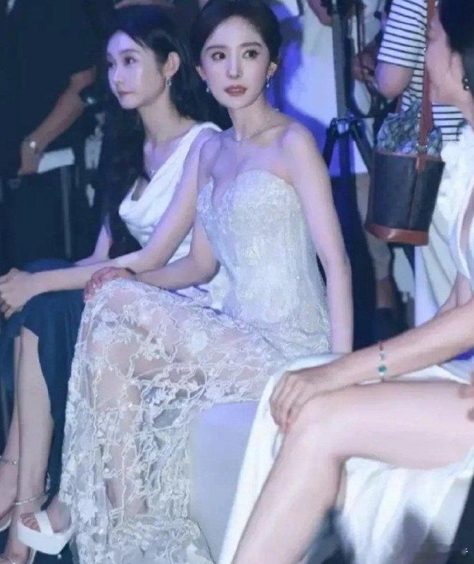 终于知道为什么男人都喜欢若隐若现了，看到杨幂就明白了 ​​​