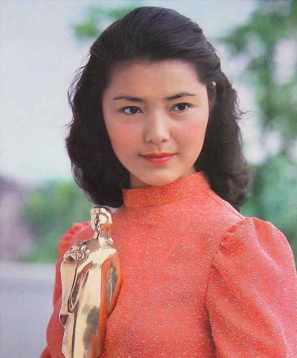 1984 年，姜黎黎被查出癌症，她流着泪对男友说离婚，并且让他再找人生伴侣，男朋
