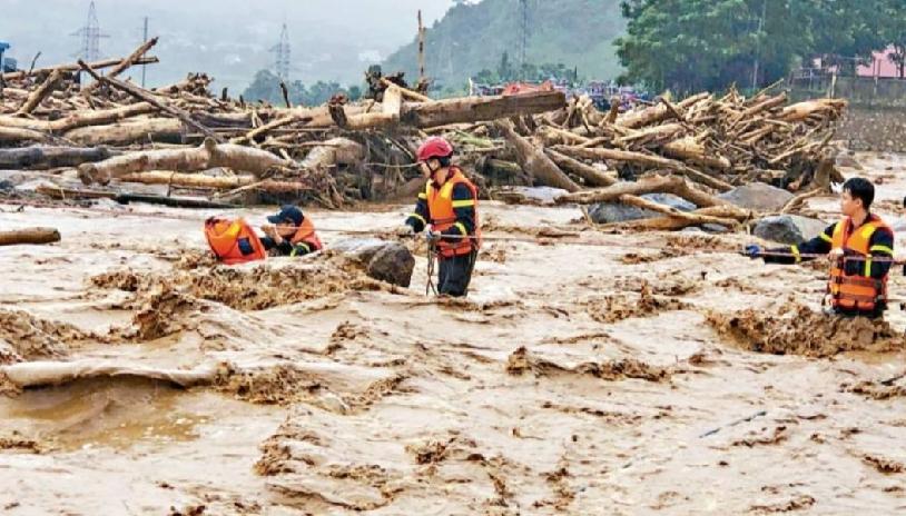 越南官媒昨日（7月18日）报道，越南北部多个地区在历经连日大雨后，莱州省的孟丹村