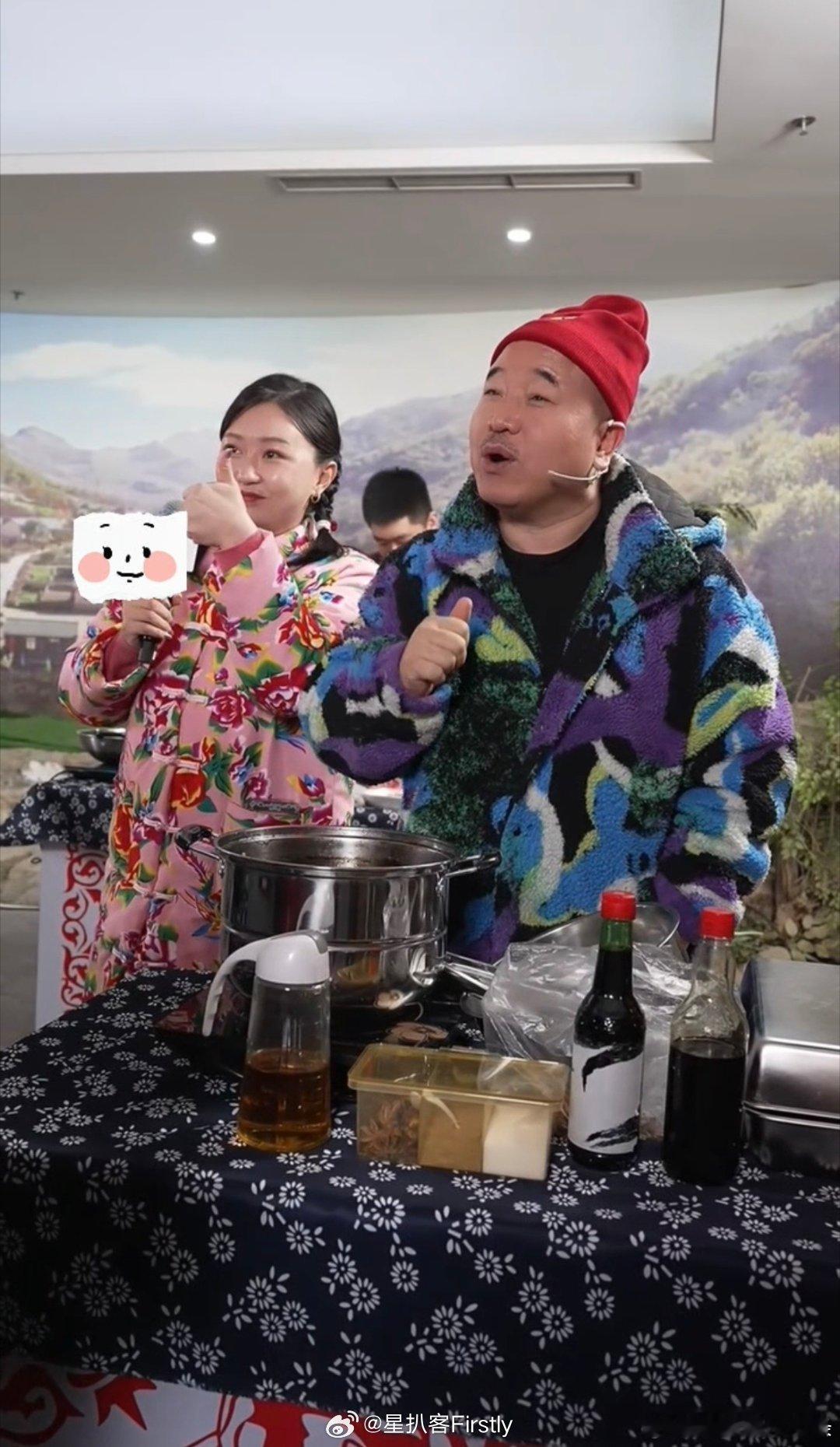 被接地气的小年春晚硬控了  东北小年春晚，咱们自己的晚会，怎能不看？ 