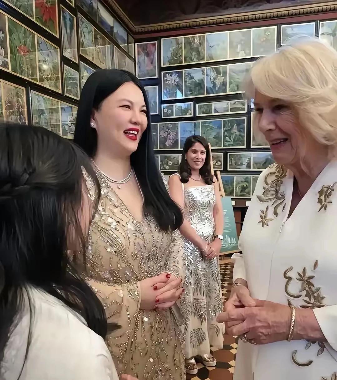 李湘这几年没少胖了，胖的面相也大变样啦！