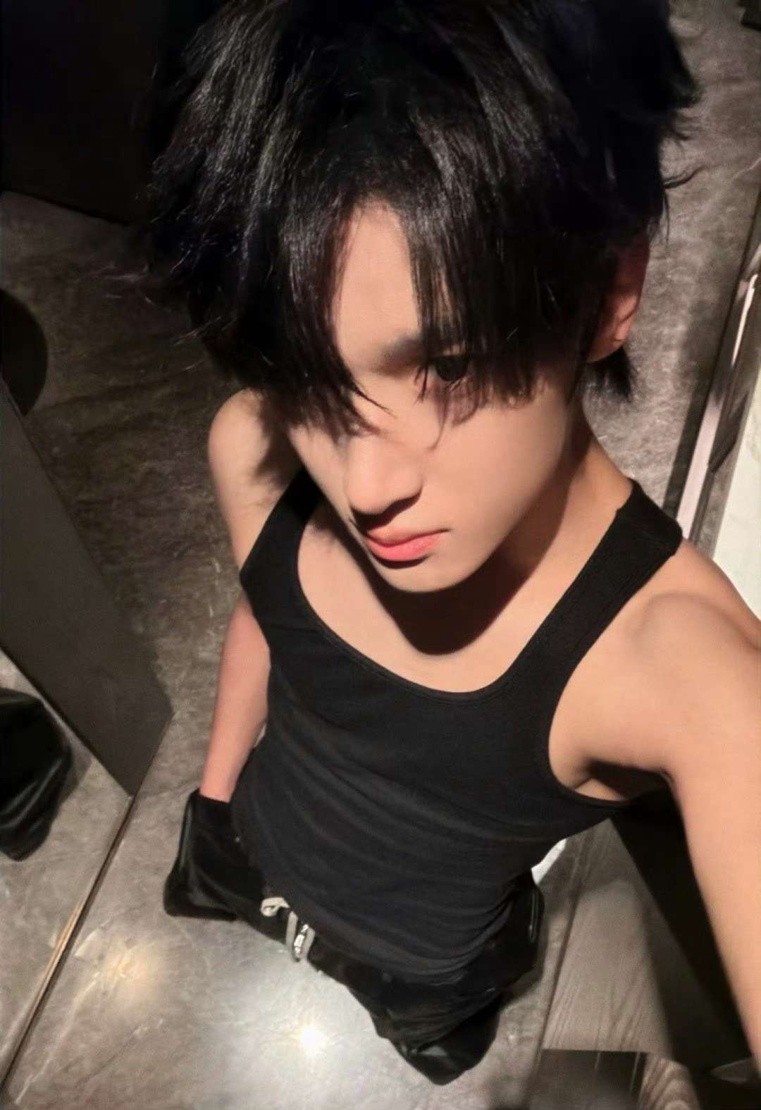 张峻豪活动收工快闪开播祝实体专大卖哦，早点休息！今天拿奖咯，特别棒！！！[打ca