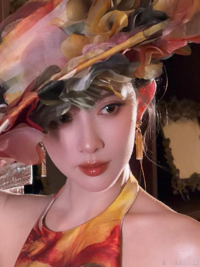 南洋夜雾里孟姐美得像幅画~ 南洋明珠本珠！美到词穷啦！真想看她演民国大戏！ 