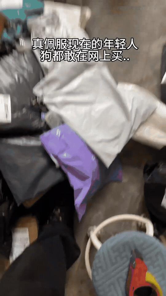 现在的年轻人是真敢玩，连活物都敢在网上拍，菜鸟驿站都快成宠物中转站了，属实万万没