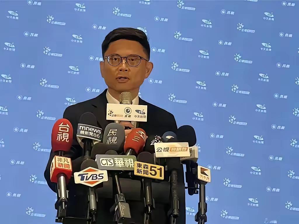 高雄辩论会柯志恩跳出蓝绿死斗，一招把选战打成派系局，赖瑞隆危矣！
       