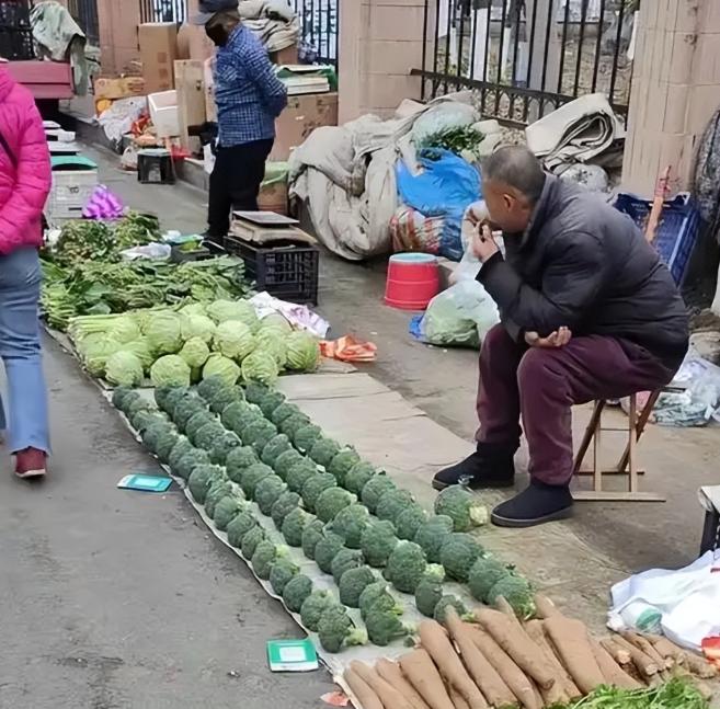 新规来了！从2月起，农民卖蔬菜、水果、茶鲜叶、畜禽、禽蛋、养殖水产品等农产品要开