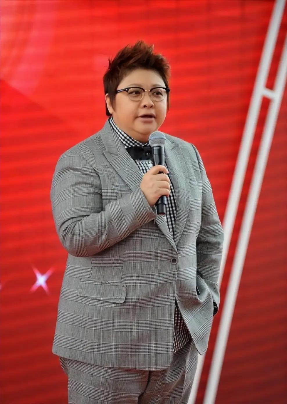 果然没让人失望！
 
香港火灾发生后，第一个伸出援手不是马云也不是刘强东，而是 