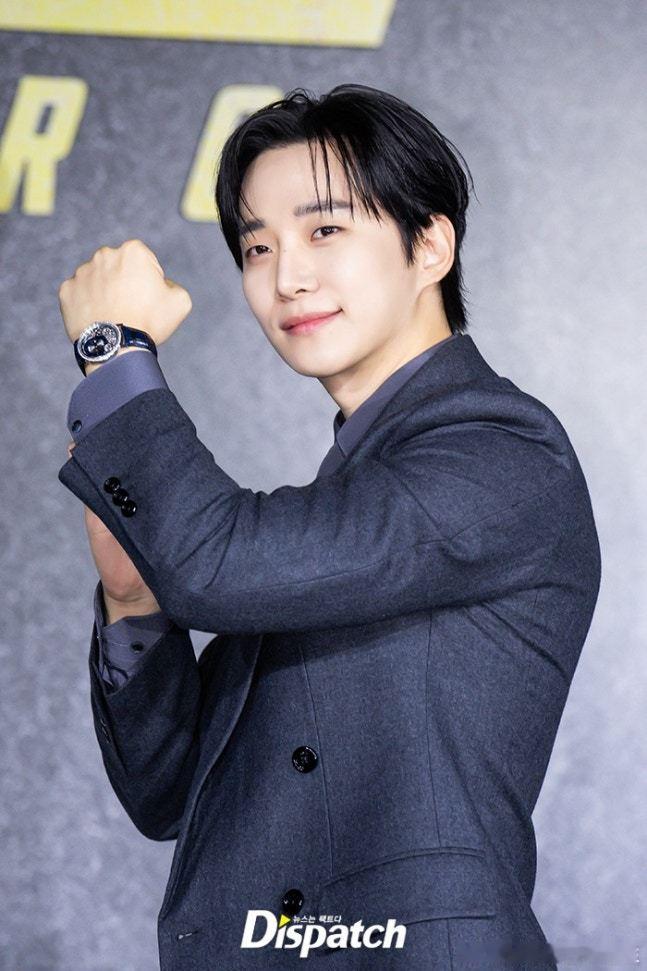 22日，Netflix新剧现金英雄举行制作发布会，主演李俊昊、金慧俊、金香起、金