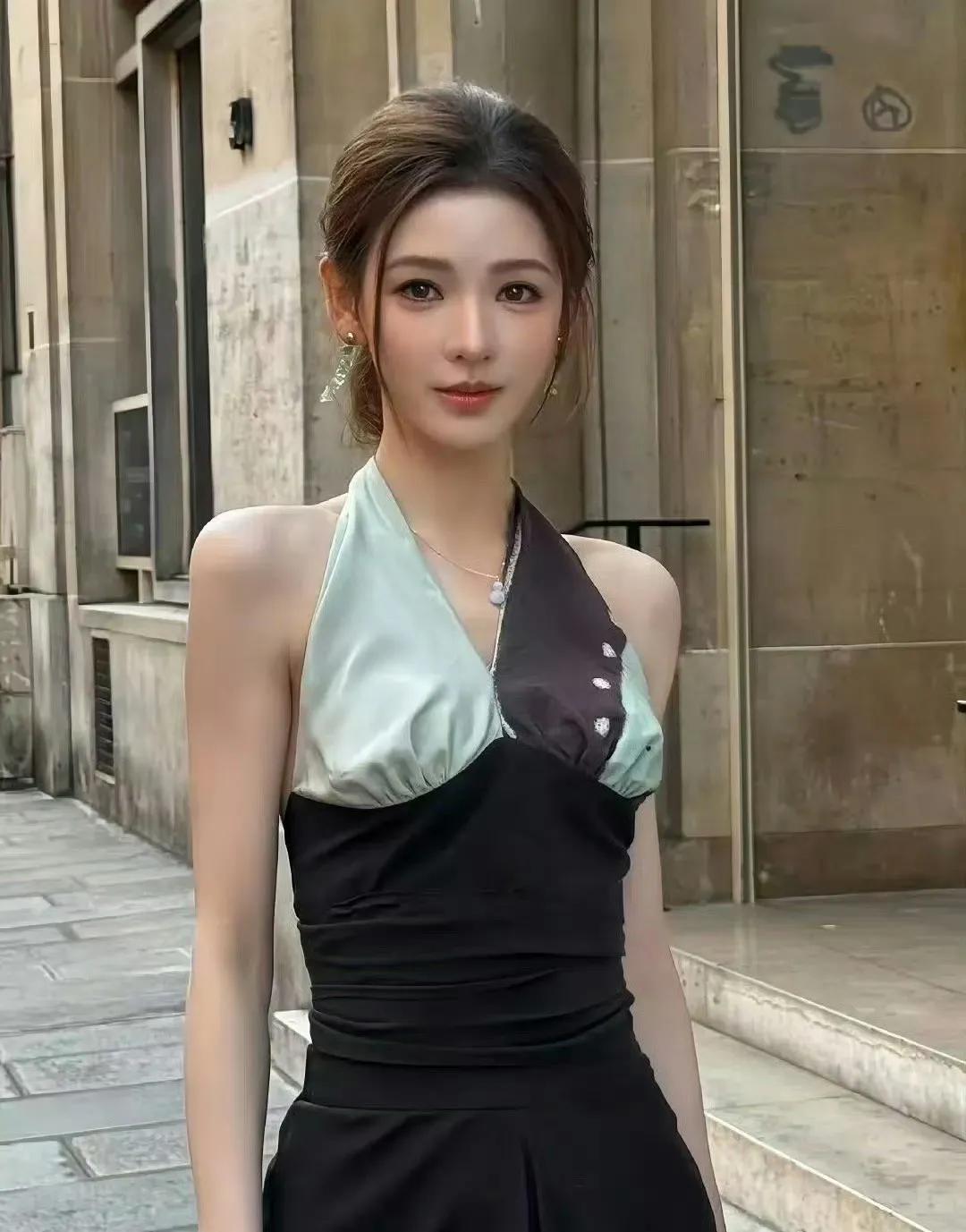 女明星果然不是谁都能当的。

美妆博主李佳琦说和张予曦录节目，她每天只吃一顿饭，