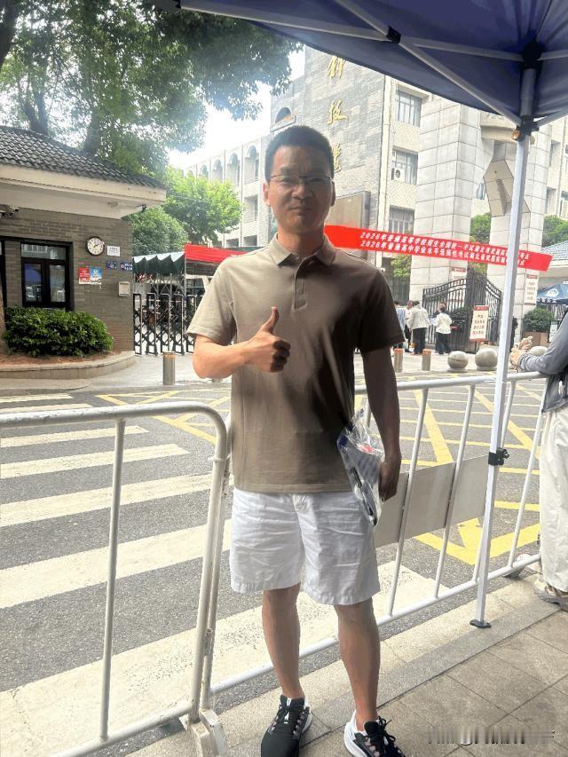 武汉这位数学老师最近火了！他连续4年以社会考生身份参加高考，而且只考数学这一科。