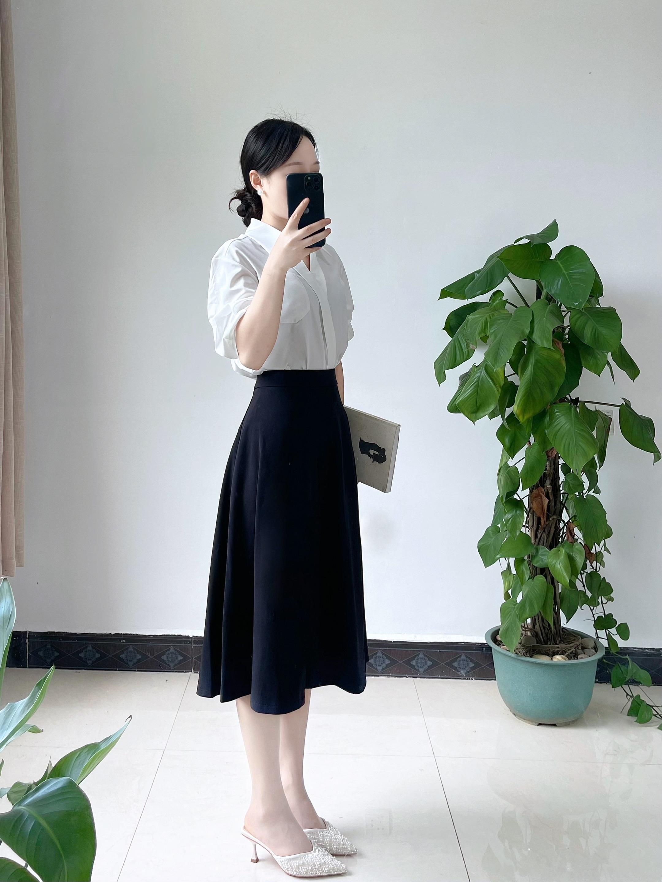 教育不是生意而是情怀， 课程不是产品而是智慧， 教学不是生产而是唤醒...