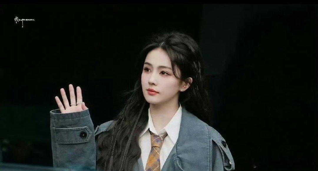 杨紫胡歌《生命树》暂定1.29，央八上星，；白鹿王星越《唐宫奇案》暂定1.31，