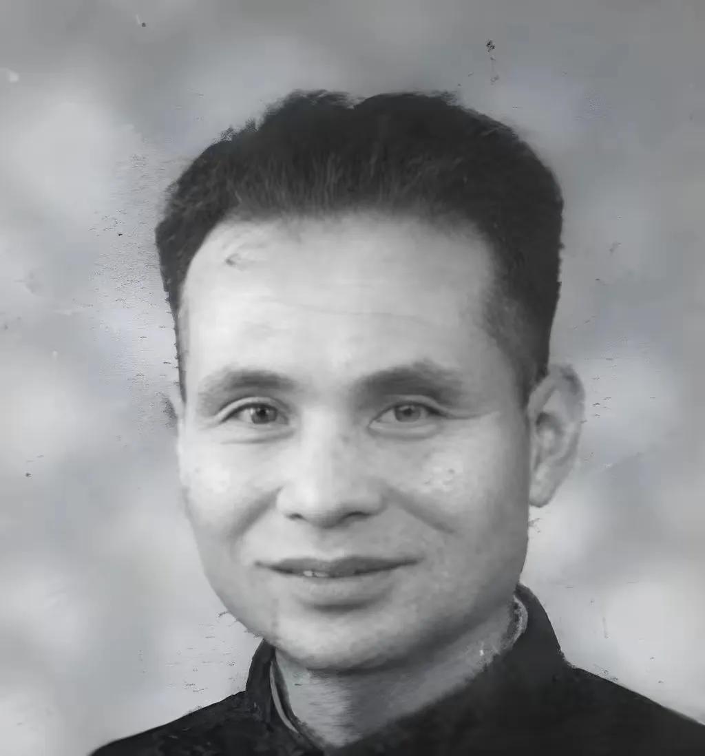 邱行湘51岁特赦后没回老家，也没坐办公室，直接进了南京制鞋厂。别人怕他摆架子，结