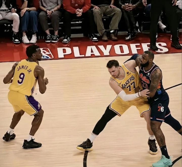 NBA圣诞大战最大看点，詹姆斯VS布朗尼，历史首次父子对决
圣诞大战赛程出炉，7