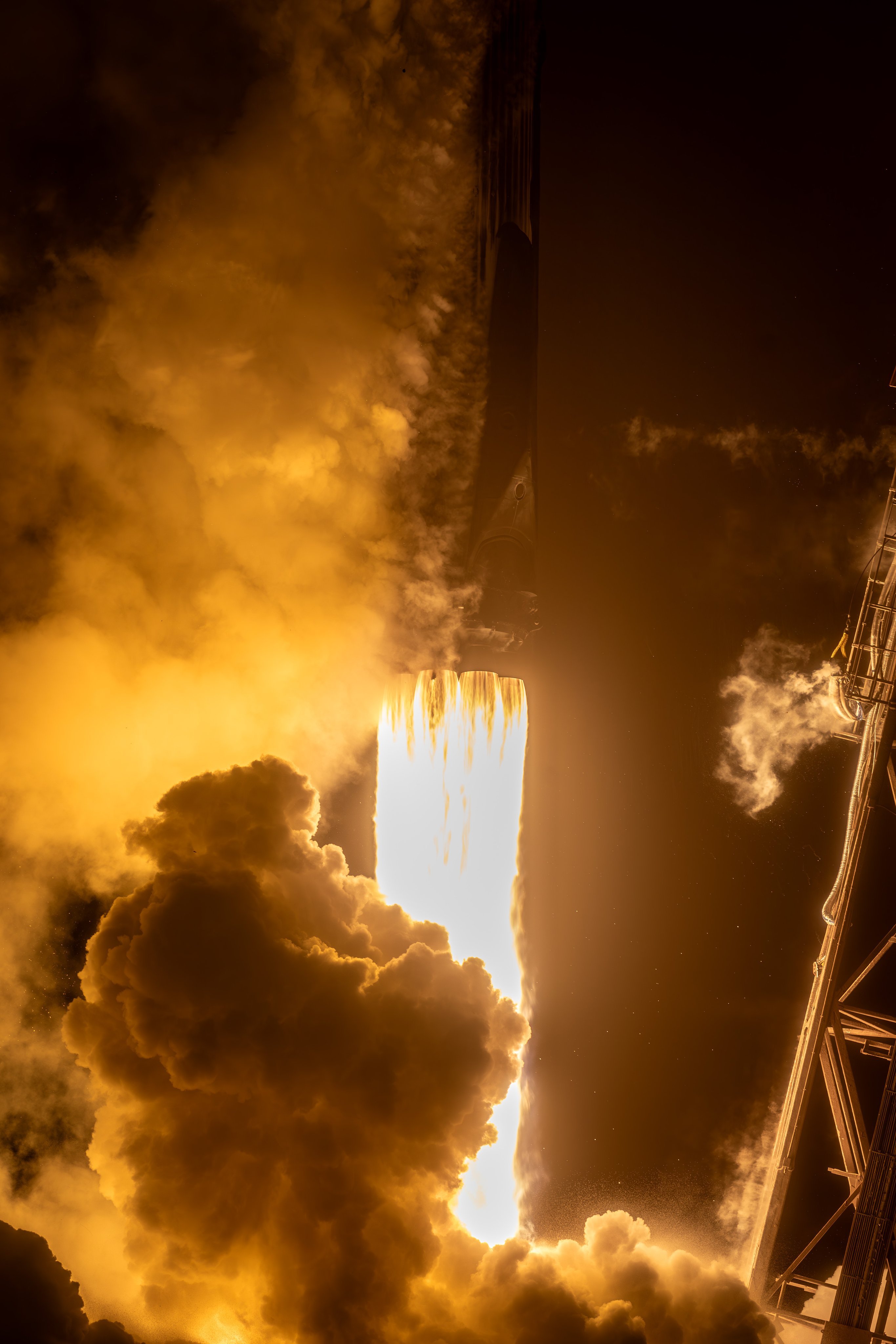马斯克回应SpaceX投资xAI 20亿美元：这当然很好，但需获得董事会和股东的