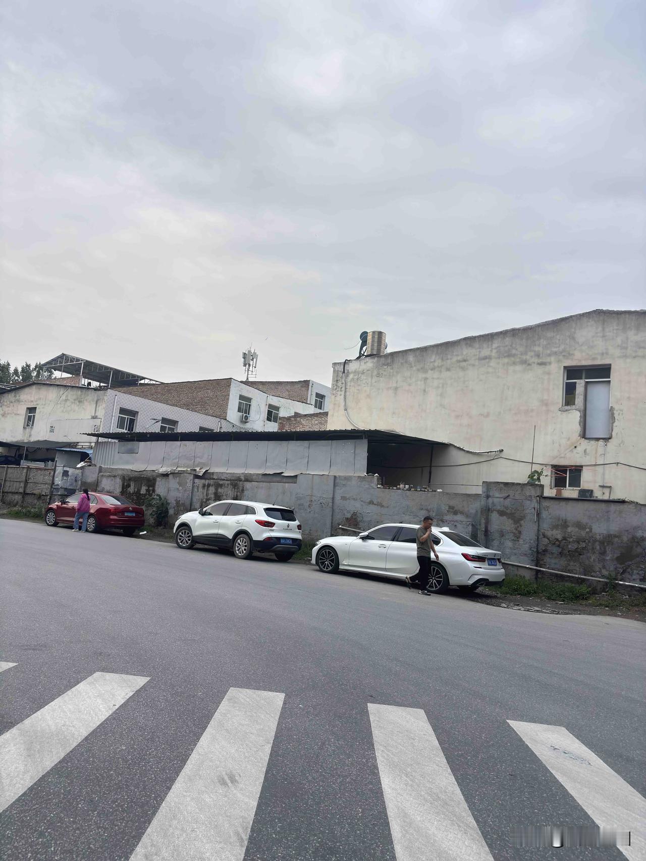 西安灞桥这个地方，这村子叫啥名字呢？地图上显示有个康秦村卫生室，网上搜了一下，说