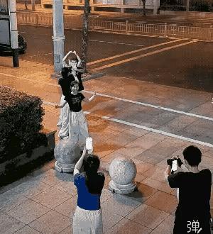 这么厉害，得有多大的耐力，而且还是女的，我算是服了。
