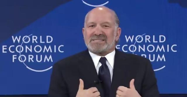 达沃斯论坛上，美国商务部长卢特尼克突然灵魂拷问全场：“你们为啥非要搞太阳能和风能