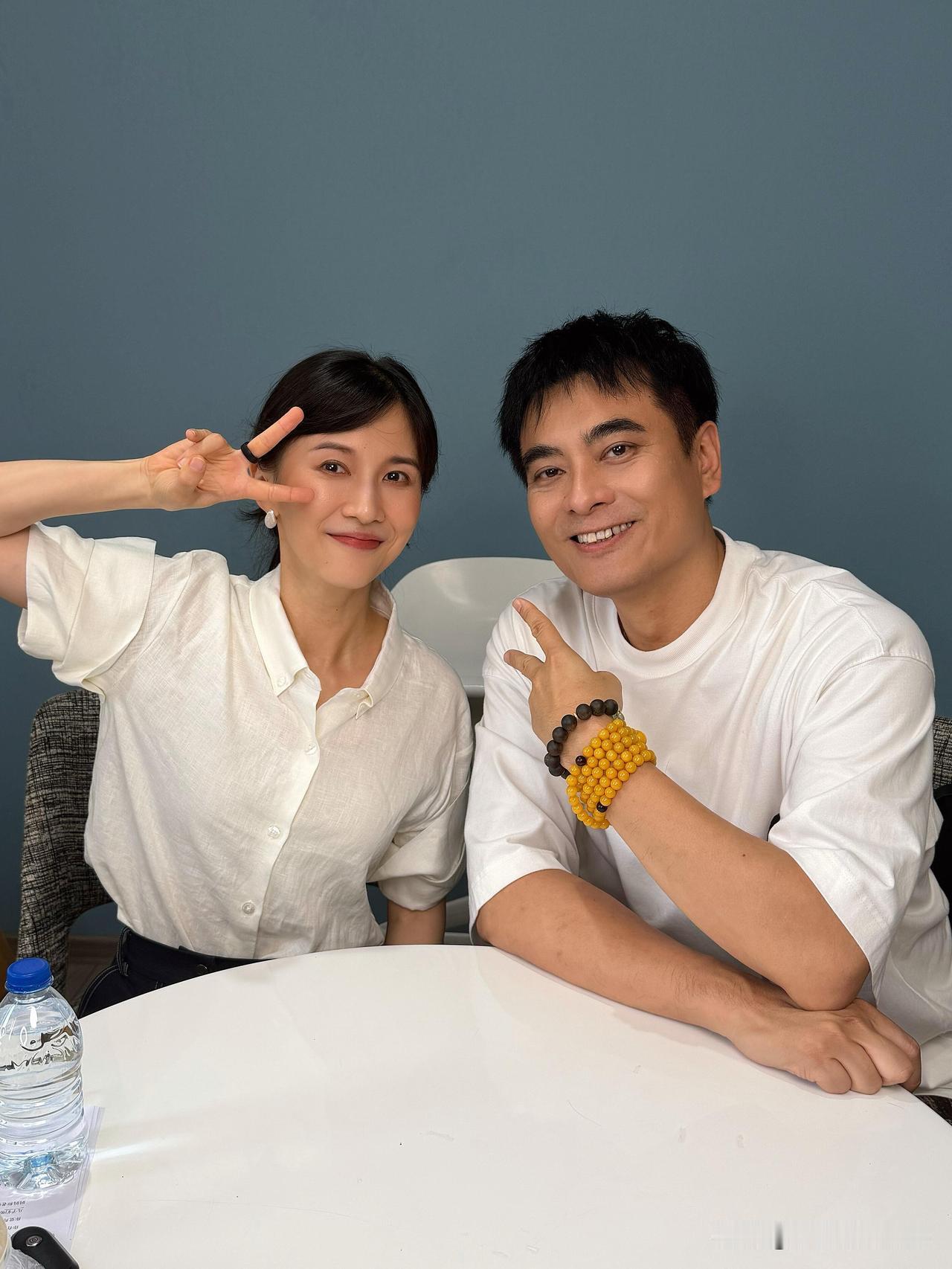 6月25日，50岁陈龙参与录制的节目《papi热烈欢迎》正式播出。papi酱晒出