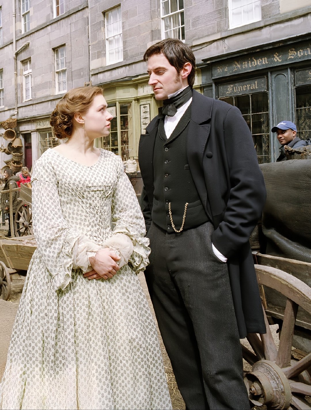 严格意义上桑顿不算霸总诶，一个开工厂的老板，资金经常周转不过来，故事的结局他破产