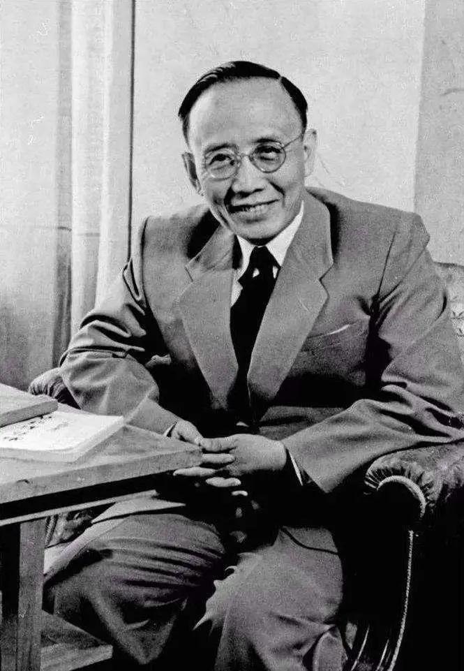 1978年，郭沫若因病去世不久，她的妻子于立群却突然选择自缢身亡，原来，她在整理