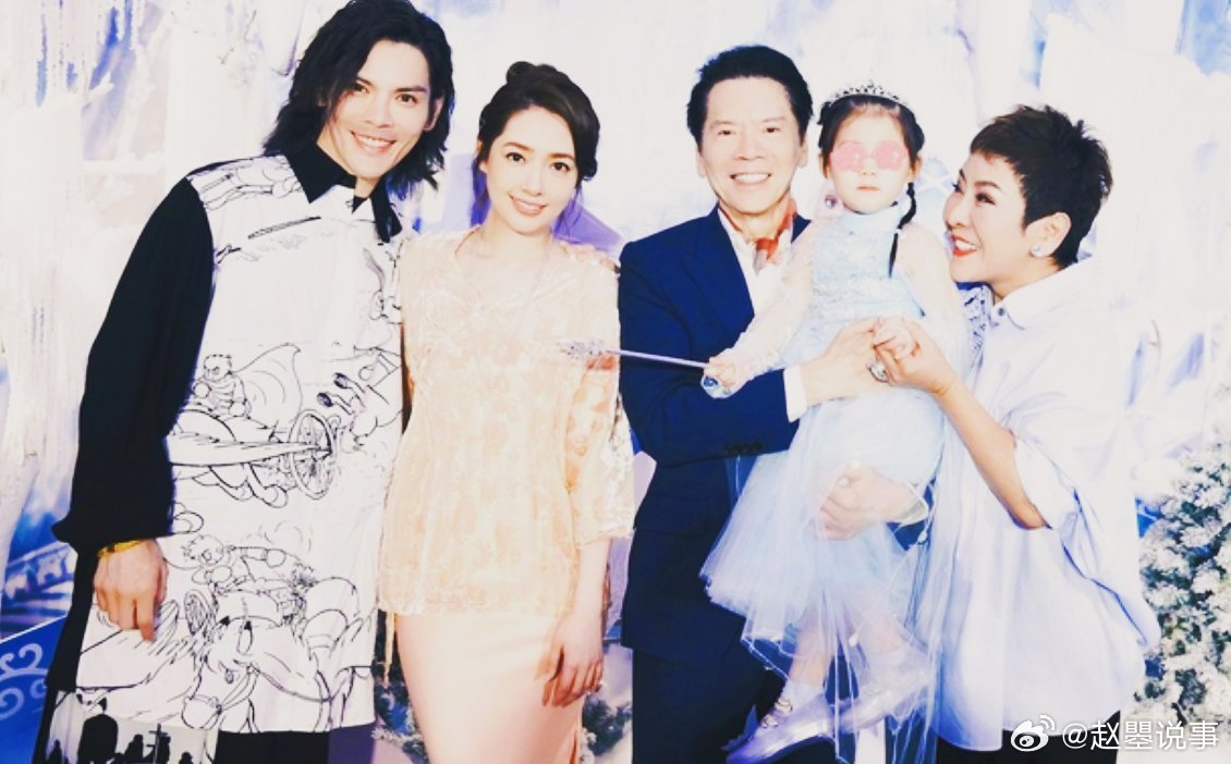 向太谈郭碧婷缺点向太满心担忧孩子安危想要换保姆，奈何郭碧婷心善不舍，夹在中间属实