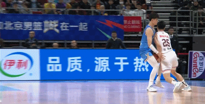 曾凡博挺老练的，看来偷师不少啊！杜锋都不看不下去了，哈哈哈！